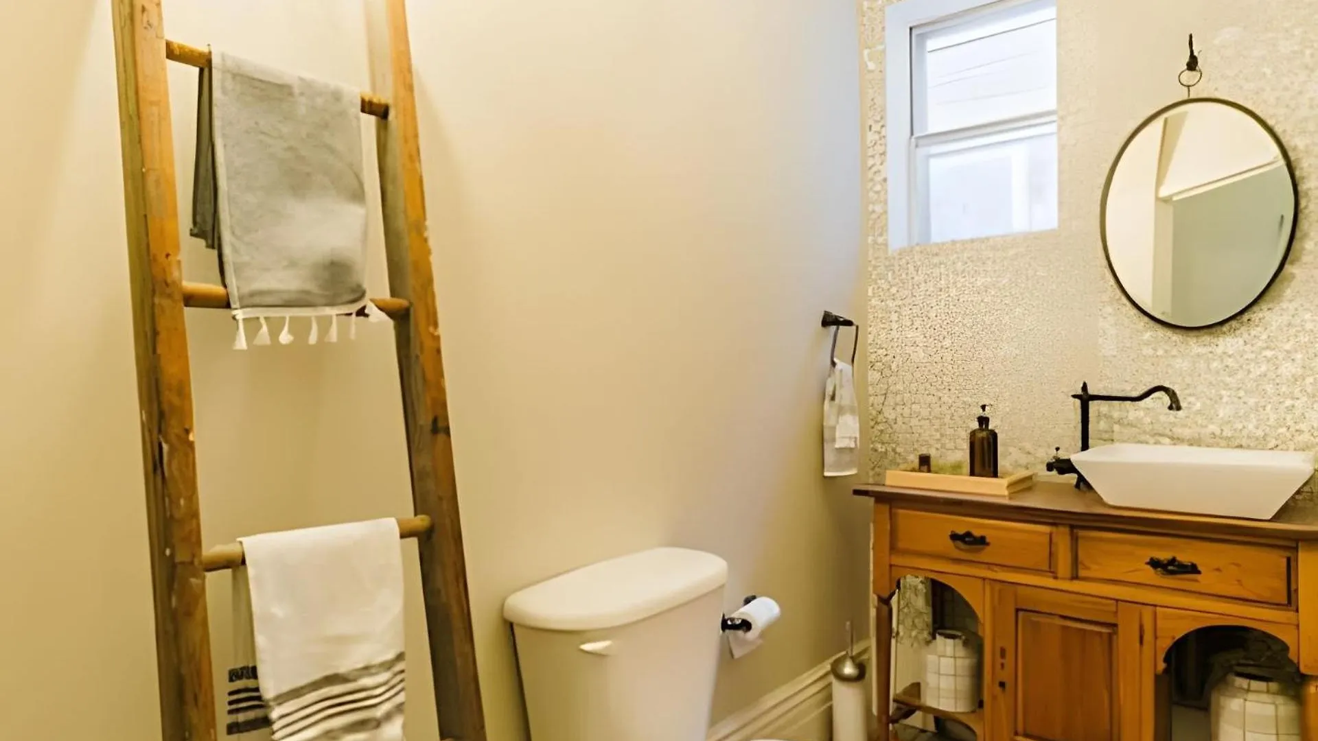 Willa Charming Family House 3 Bdr With Balcony Toronto Kanada