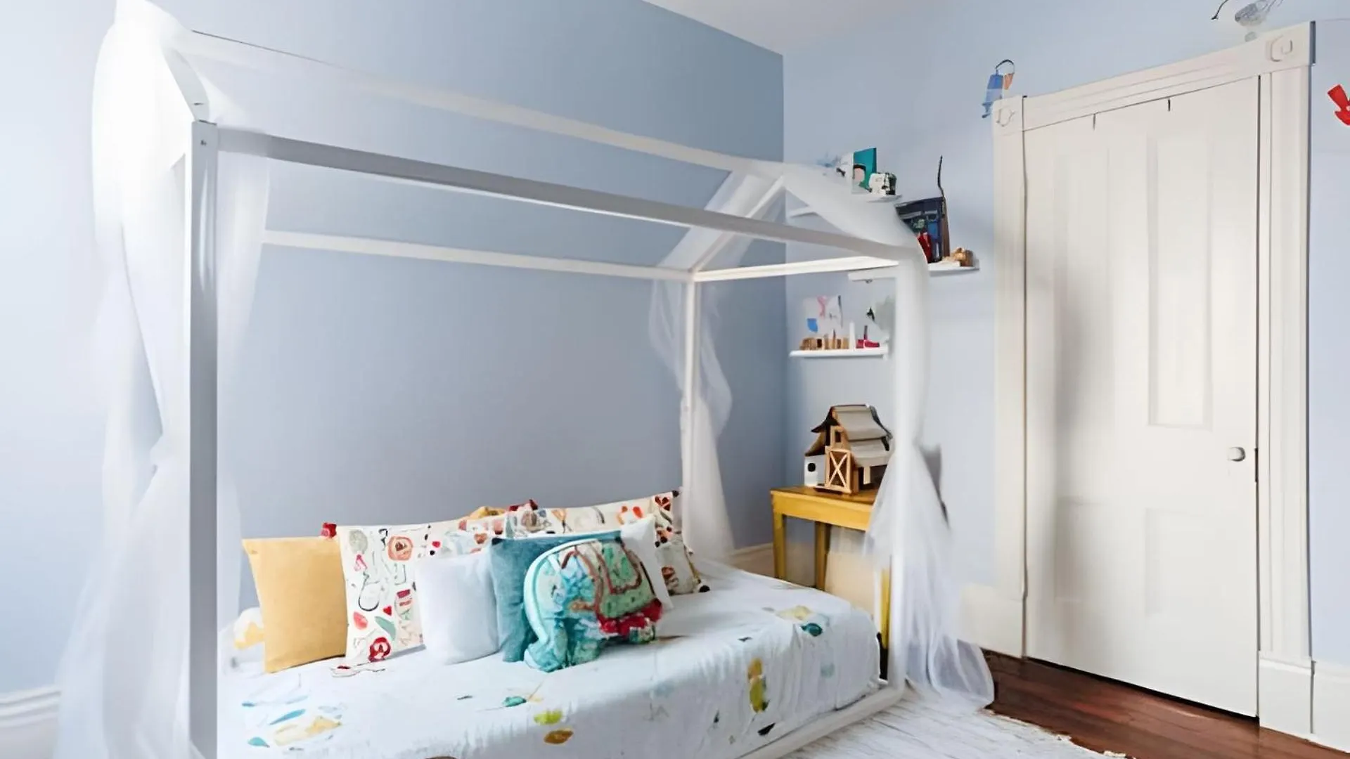Dom wakacyjny Willa Charming Family House 3 Bdr With Balcony Toronto Kanada