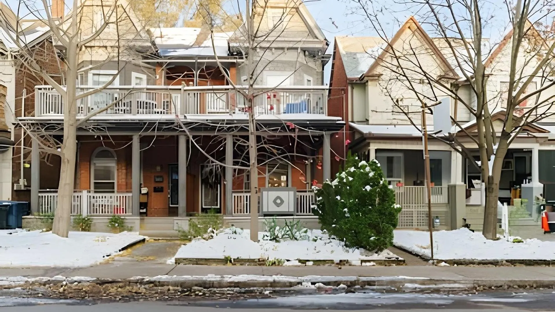 Dom wakacyjny Willa Charming Family House 3 Bdr With Balcony Toronto