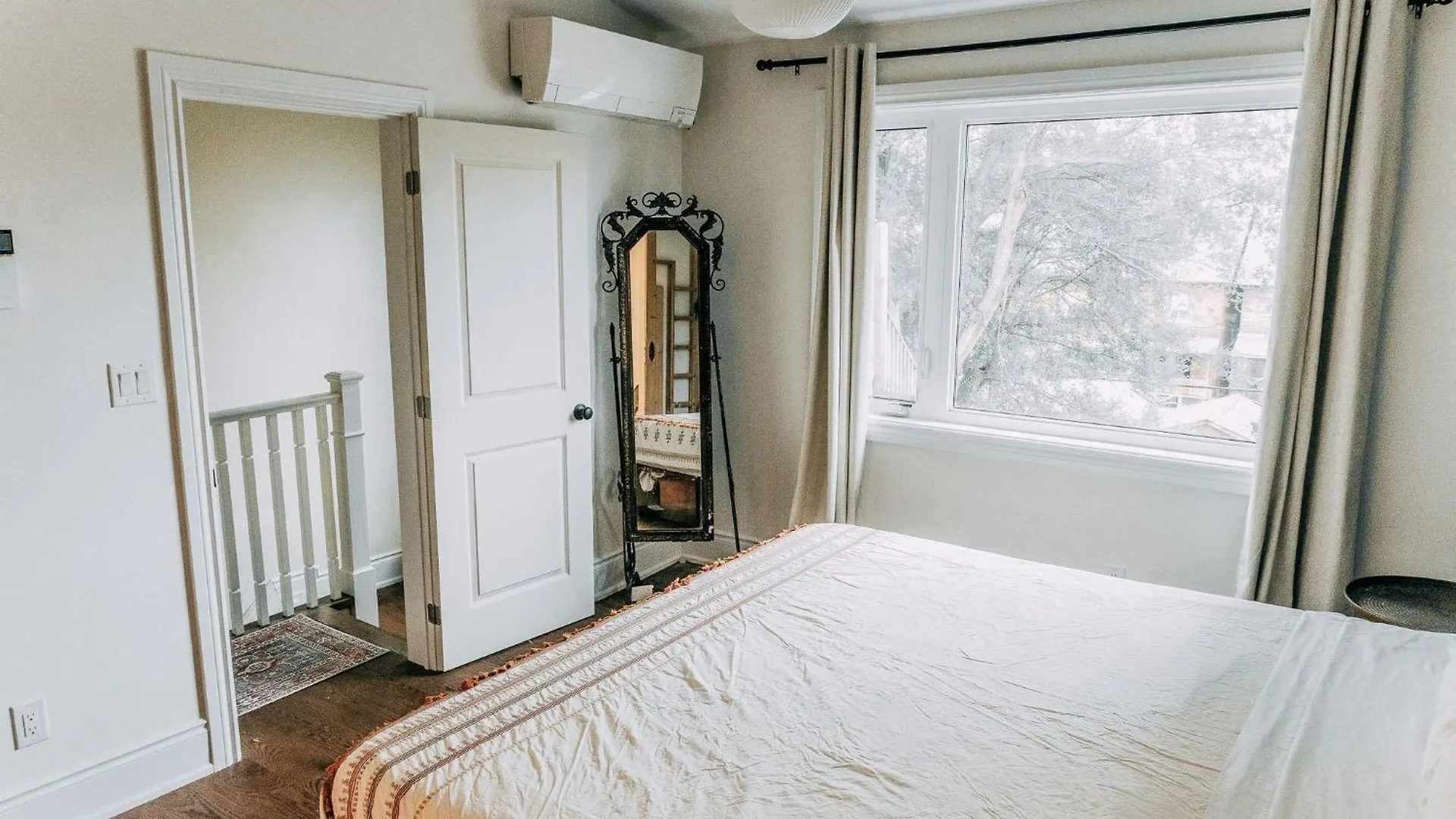 Willa Charming Family House 3 Bdr With Balcony Toronto 0*,